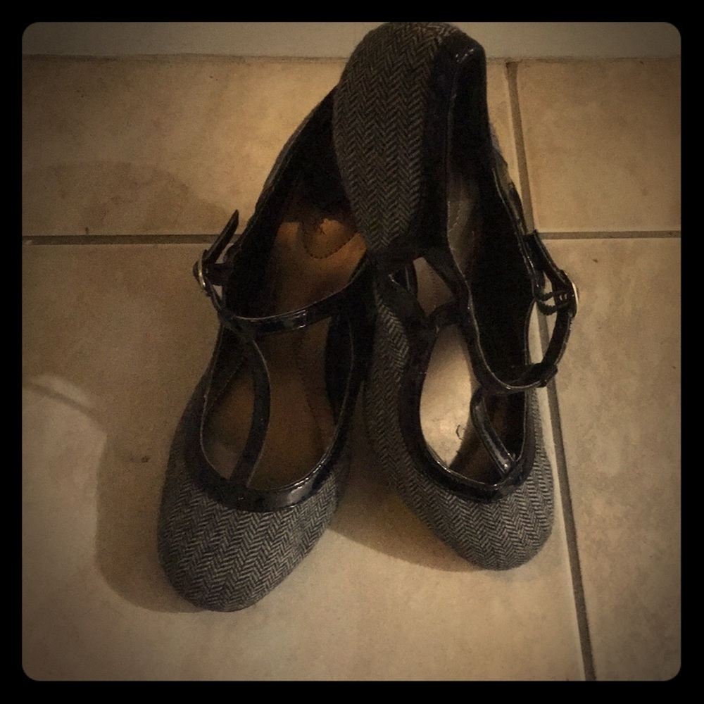 Buckle shoes